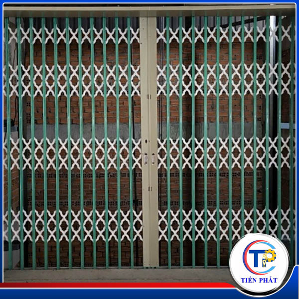 Thang máy chở hàng kèm người